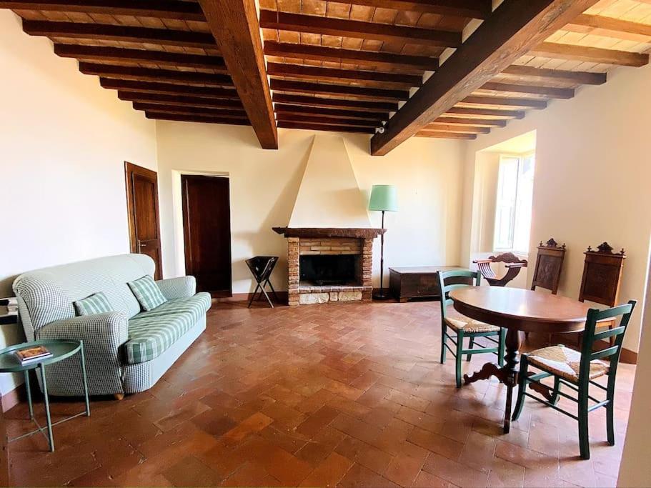 Casa Vacanze Luna Тоди Екстериор снимка